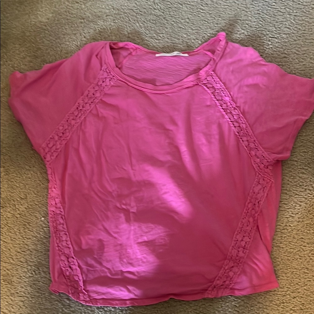 Pink altered state t shirt in size medium in like new condition